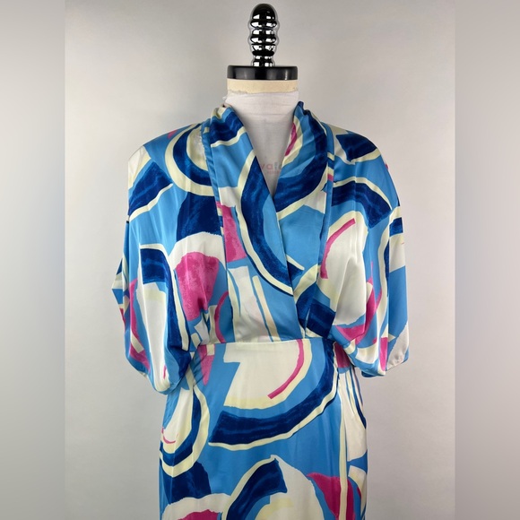 💚 3398. Satin Finish Abstract Print Maxi Dress - Picture 4 of 9